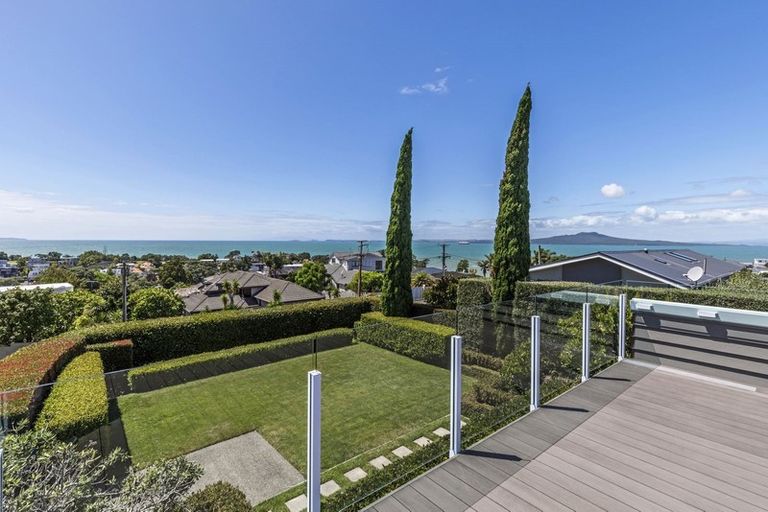 Photo of property in 8 Eastcliffe Road, Castor Bay, Auckland, 0620