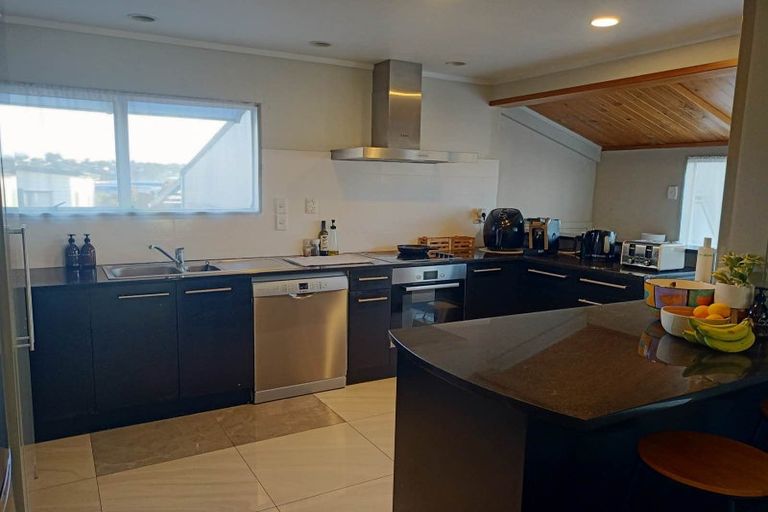 Photo of property in 19 Newport Place, Forrest Hill, Auckland, 0620