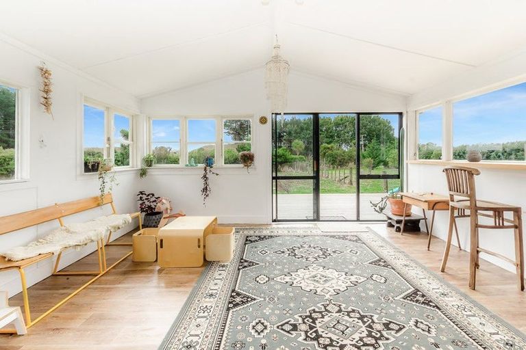 Photo of property in 577 Waikawa Beach Road, Waikawa Beach, Levin, 5573