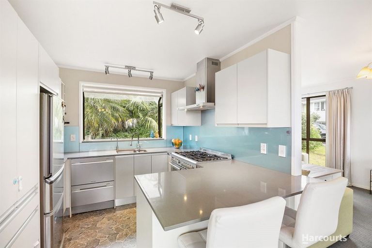 Photo of property in 2/15 Ridgewood Crescent, Birkenhead, Auckland, 0626