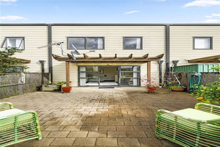 Photo of property in 4/15 Harbour View Road, Te Atatu Peninsula, Auckland, 0610