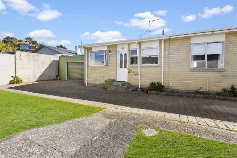 Photo of property in 3/31 Humber Street, Island Bay, Wellington, 6023