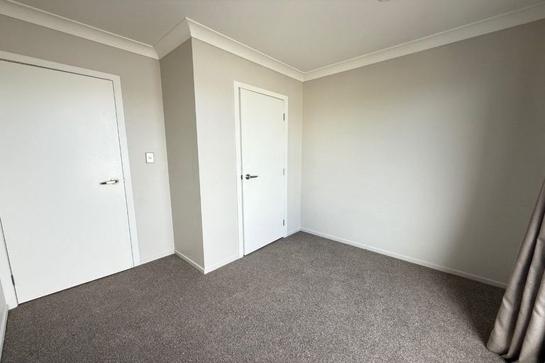 Photo of property in 9b Clearwater Cove, West Harbour, Auckland, 0618