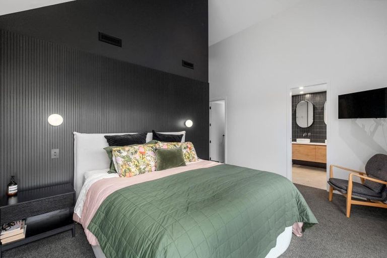 Photo of property in 23 Otakau Road, Milford, Auckland, 0620