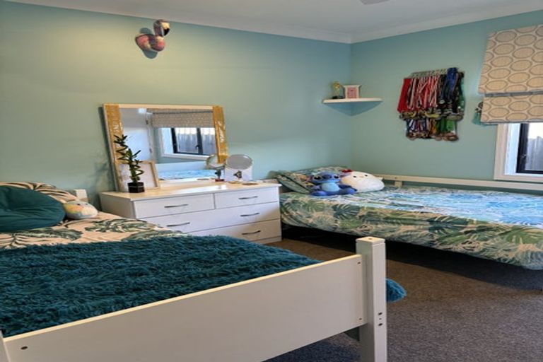 Photo of property in 39 Heynes Place, Clive, 4102