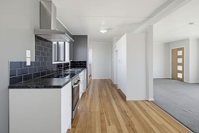 Photo of property in 17 Montgomery Street, Waipukurau, 4200
