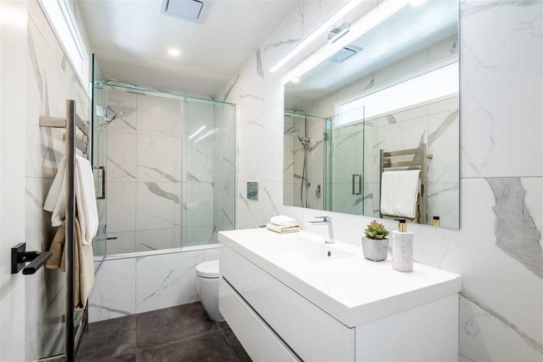 Photo of property in 11c Montgomery Avenue, Rothesay Bay, Auckland, 0630