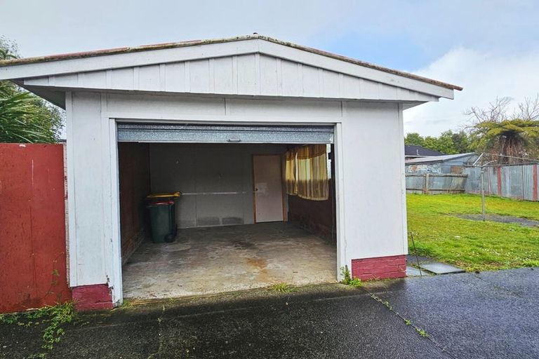 Photo of property in 28 Wilsher Crescent, Henderson, Auckland, 0612