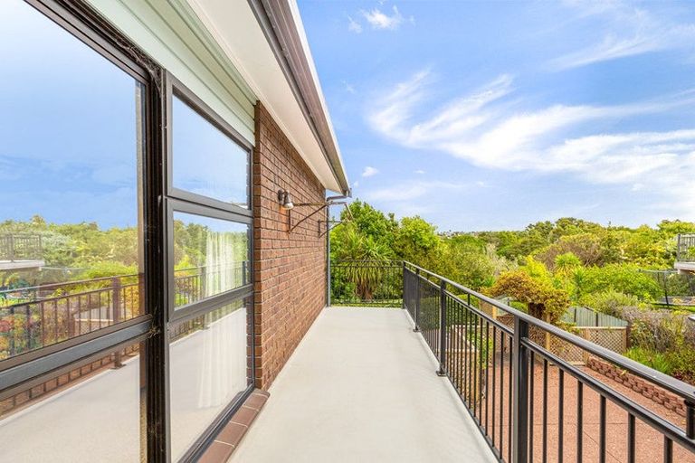 Photo of property in 5 Clearwater Cove, West Harbour, Auckland, 0618