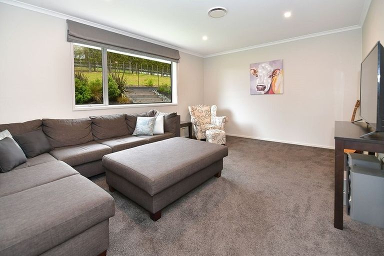 Photo of property in 25 Hobbs Road, Matakatia, Whangaparaoa, 0930