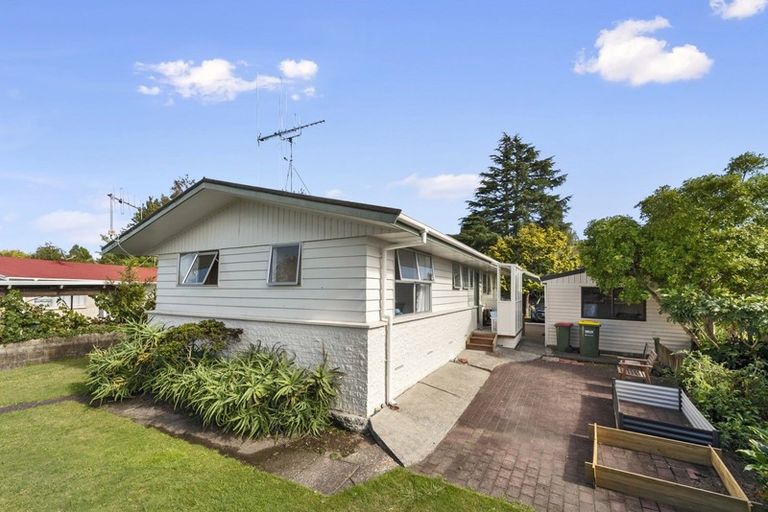 Photo of property in 23 Kowhai Street, Hamilton Lake, Hamilton, 3204