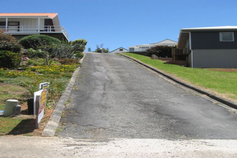 Photo of property in 11 Stratford Drive, Cable Bay, 0420
