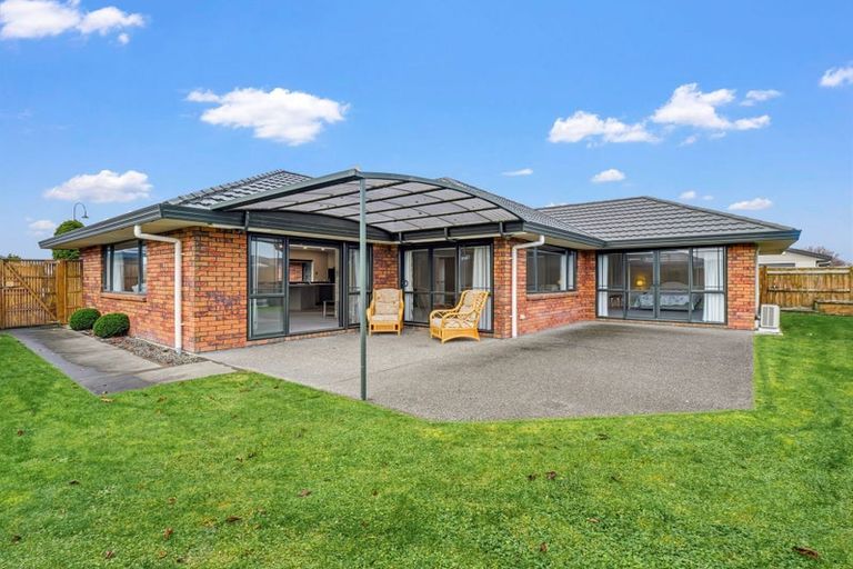 Photo of property in 52 Tennyson Avenue, Kelvin Grove, Palmerston North, 4414