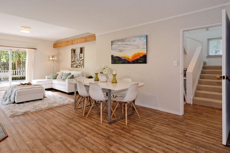 Photo of property in 17a Awaroa Road, Sunnyvale, Auckland, 0612