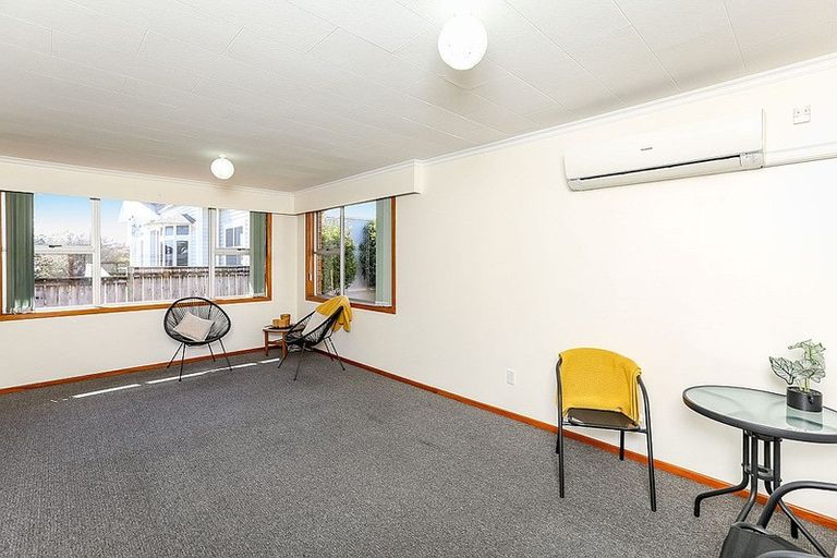 Photo of property in 2/256 Courtenay Street, Strandon, New Plymouth, 4312