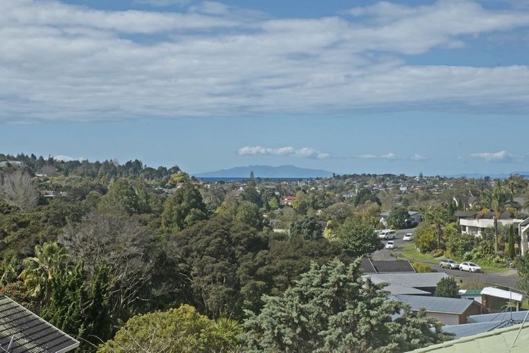 Photo of property in 1/8 Dee Place, Torbay, Auckland, 0630