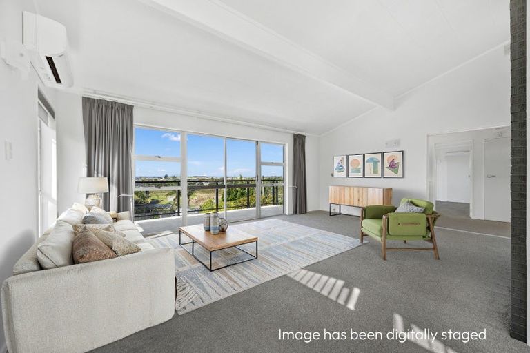 Photo of property in 18 Seaview Road, Ruakaka, 0116