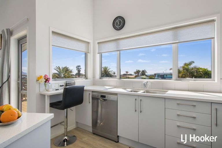 Photo of property in 17 Athenree Heights, Athenree, Waihi Beach, 3177