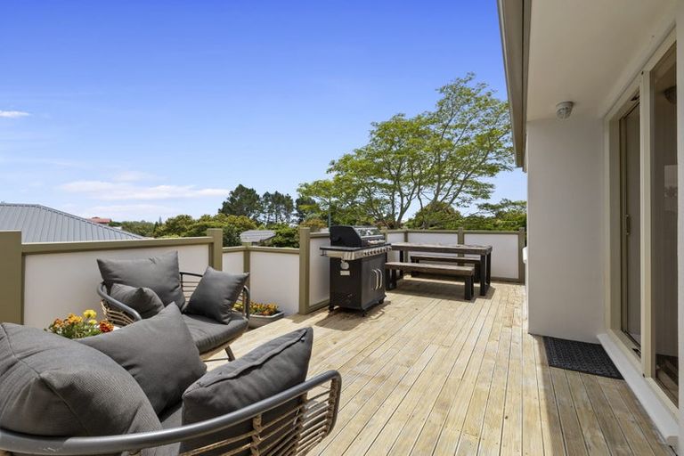 Photo of property in 1 Orlando Close, Frankleigh Park, New Plymouth, 4310