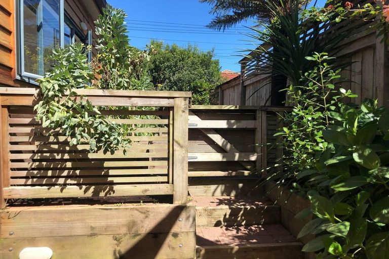 Photo of property in 11b Old Lake Road, Narrow Neck, Auckland, 0624