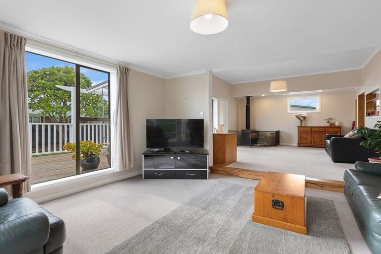 Photo of property in 3 Hawea Street, Merrilands, New Plymouth, 4312