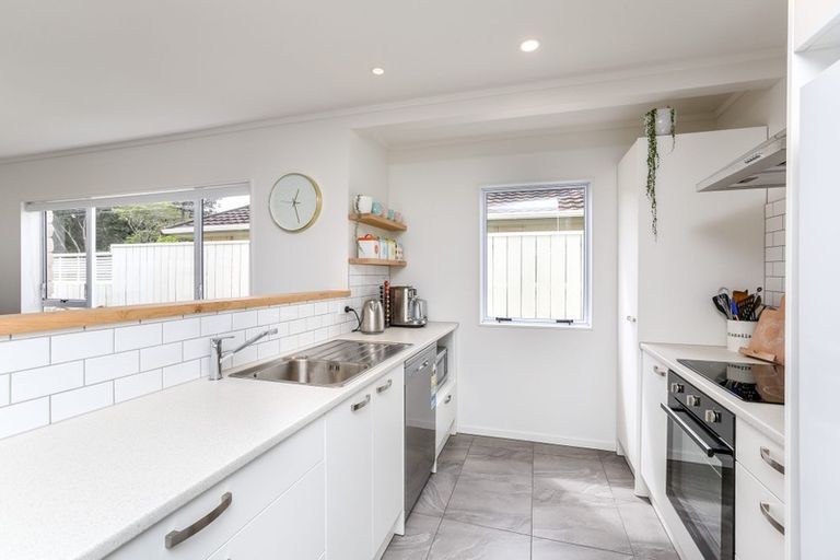 Photo of property in 31 Barrett Street, Westown, New Plymouth, 4310