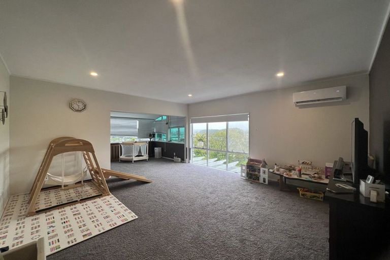 Photo of property in 3 Altair Place, Windsor Park, Auckland, 0632