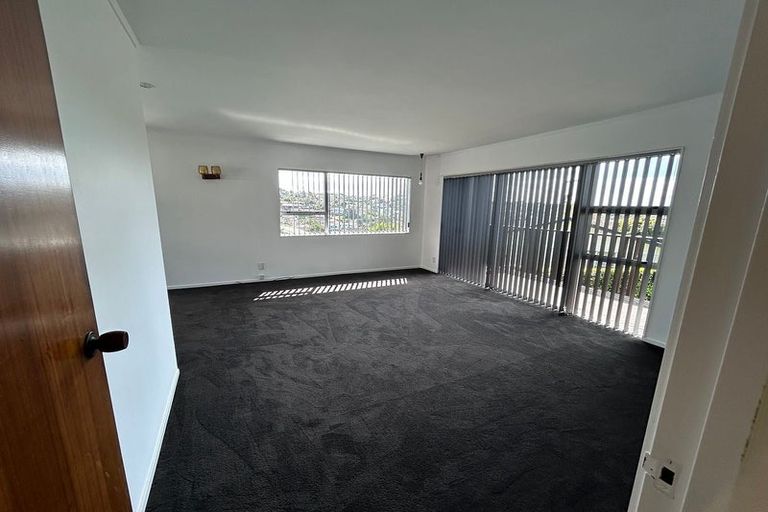 Photo of property in 1/361 Wairau Road, Totara Vale, Auckland, 0629