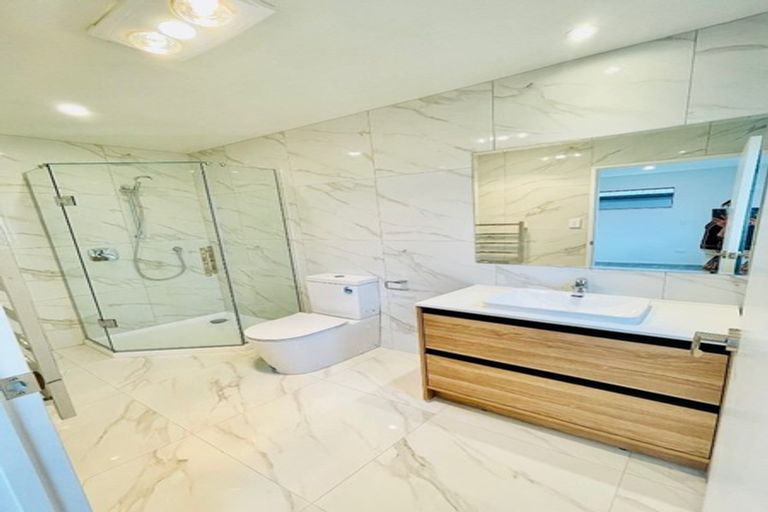 Photo of property in 12d Kelwyn Road, Kelston, Auckland, 0602