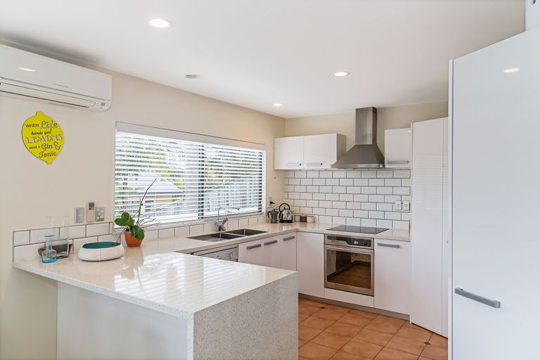 Photo of property in 17 Coralsea Way, Arkles Bay, Whangaparaoa, 0932