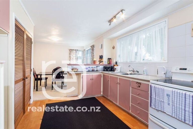 Photo of property in 16 Glen Road, Ranui, Auckland, 0612