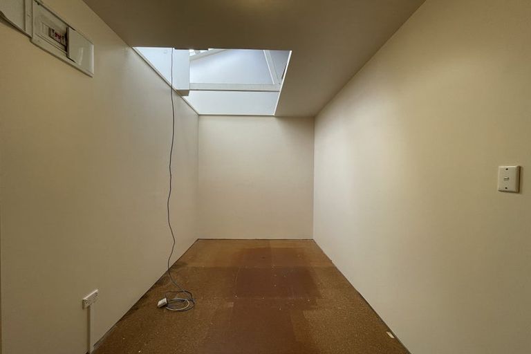 Photo of property in 32a Te Atatu Road, Te Atatu South, Auckland, 0610