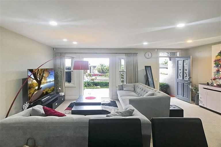 Photo of property in 20 Leneford Drive, East Tamaki, Auckland, 2013