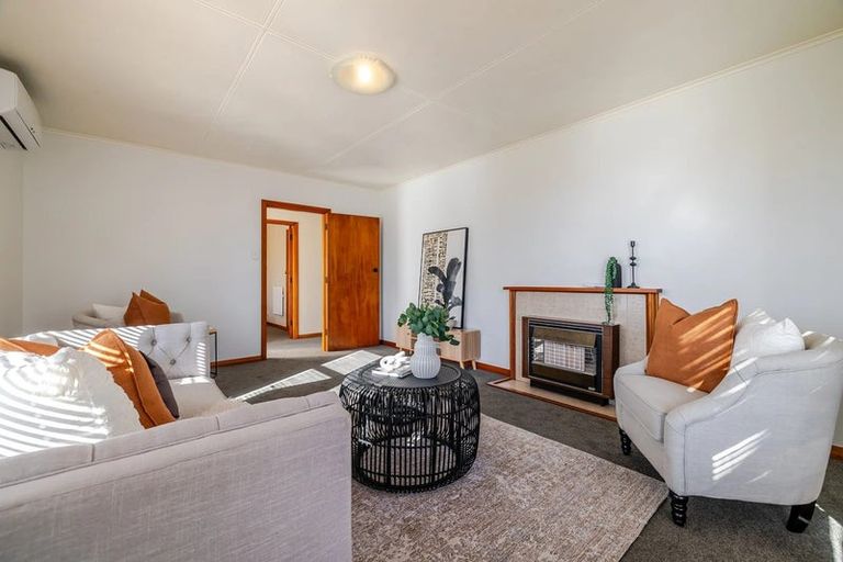 Photo of property in 27 Crewe Crescent, Hokowhitu, Palmerston North, 4410