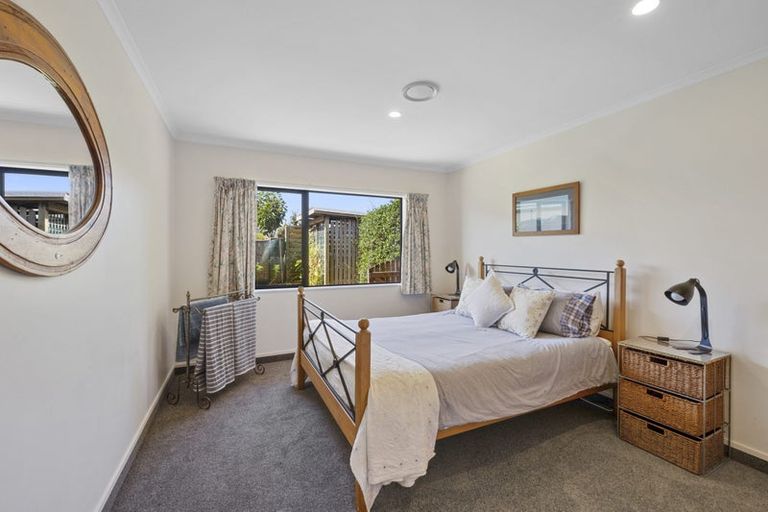Photo of property in 13 Karina Road, Merrilands, New Plymouth, 4312