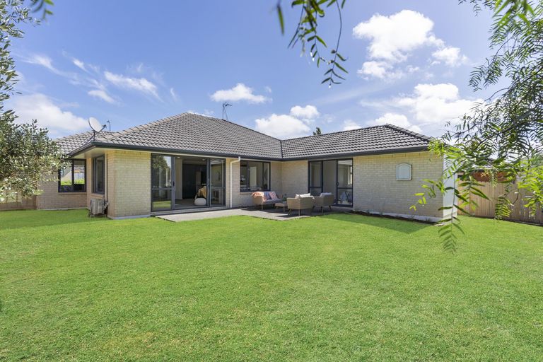 Photo of property in 8 Corrofin Drive, East Tamaki, Auckland, 2013