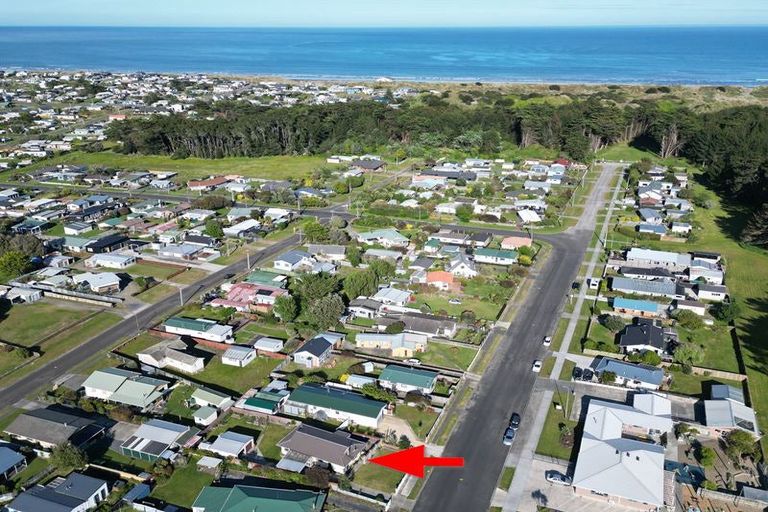 Photo of property in 20 Cousins Avenue East, Foxton Beach, Foxton, 4815