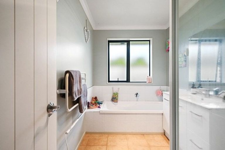 Photo of property in 4 Azure Place, Huntington, Hamilton, 3210