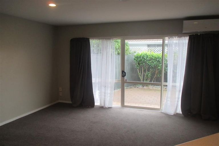 Photo of property in 17c Division Street, Riccarton, Christchurch, 8041