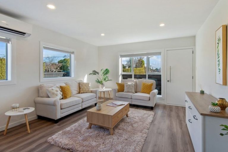 Photo of property in 2/54 Garreg Road, Bryndwr, Christchurch, 8052