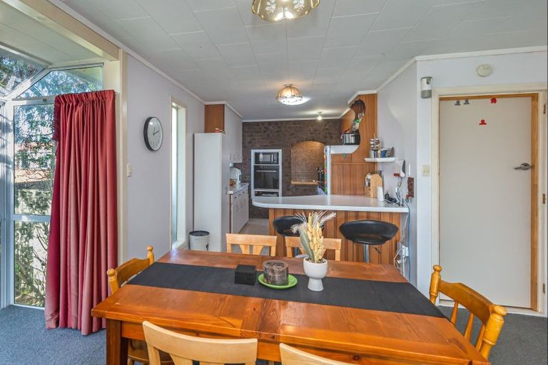 Photo of property in 24 Karaka Crescent, Levin, 5510