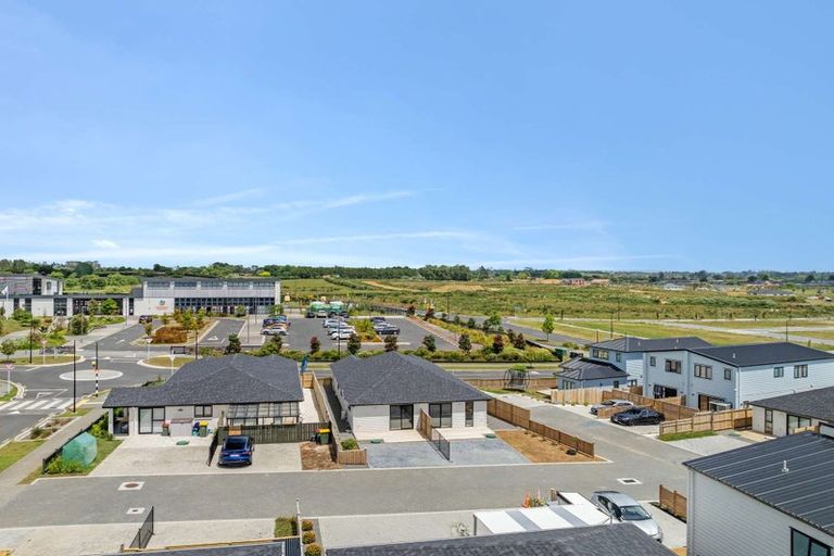 Photo of property in 4 Rorotu Avenue, Karaka, Papakura, 2113