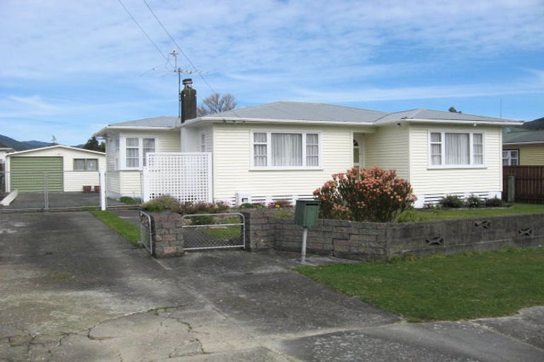 Photo of property in 3 Mckay Street, Wainuiomata, Lower Hutt, 5014