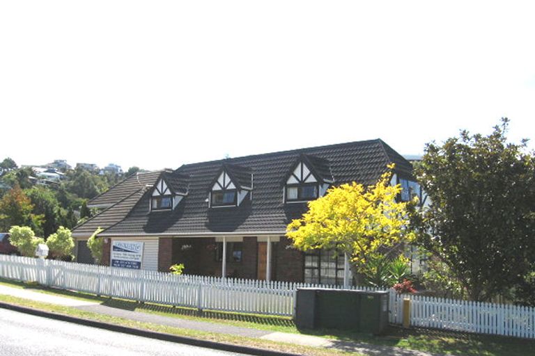 Photo of property in 9 Penguin Drive, Murrays Bay, Auckland, 0630