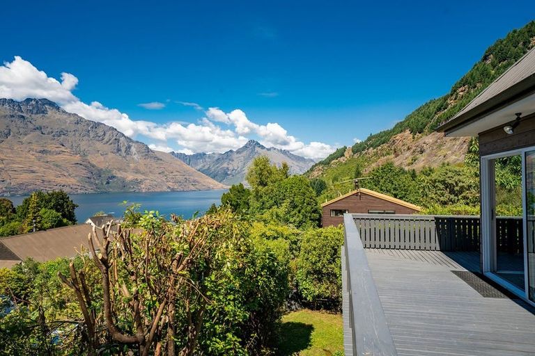 Photo of property in 8 Arawata Terrace, Fernhill, Queenstown, 9300