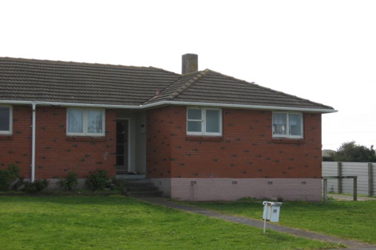 Photo of property in 75-77 Matipo Street, Castlecliff, Whanganui, 4501