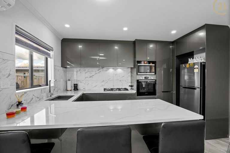 Photo of property in 22a Survila Street, Takanini, 2110