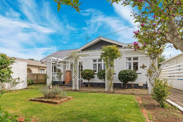 Photo of property in 4 Godwin Crescent, College Estate, Whanganui, 4500
