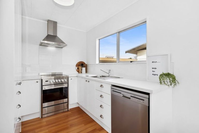 Photo of property in 24 Garland Drive, St Andrews, Hamilton, 3200