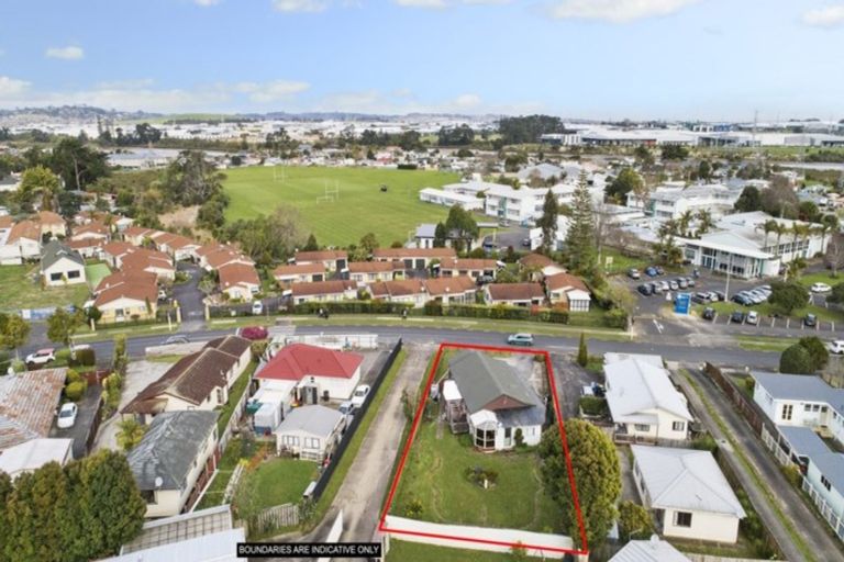 Photo of property in 17 Edgewater Drive, Pakuranga, Auckland, 2010